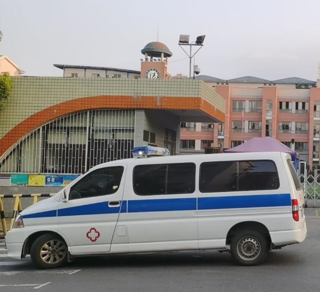 天台救护车出租护送骨折病人一公里多少钱